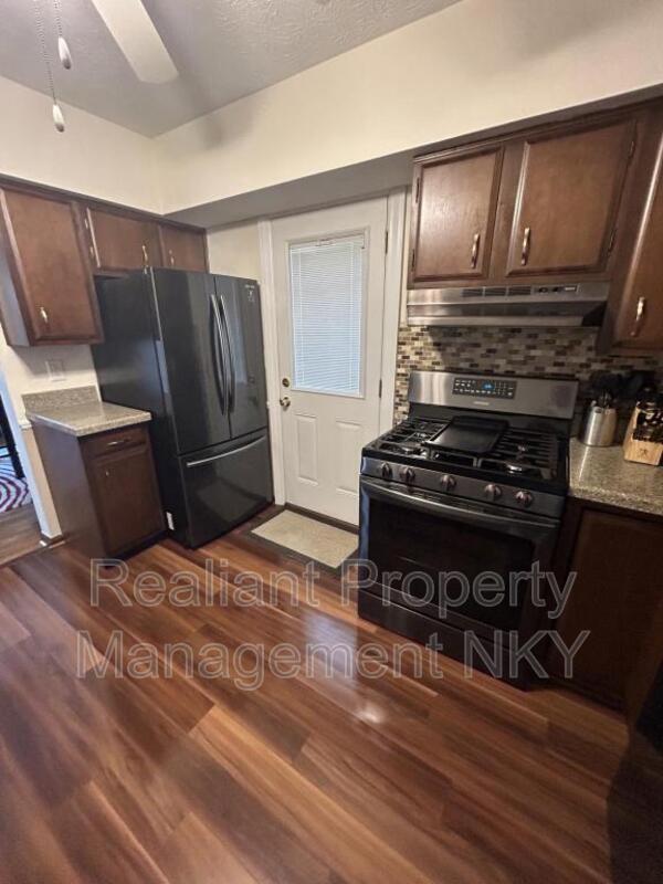 326 Riddle Pl, Newport, KY 41071 House Rental in Newport, KY