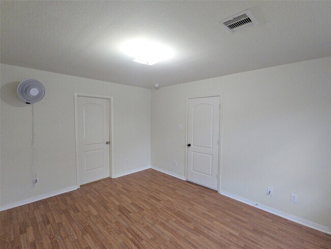 Building Photo - 2303 Golden Brandy Ln