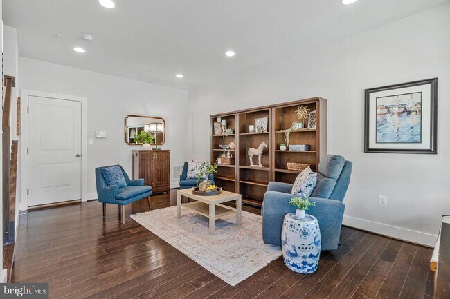 Foto del edificio - 4810 Garden View Ln