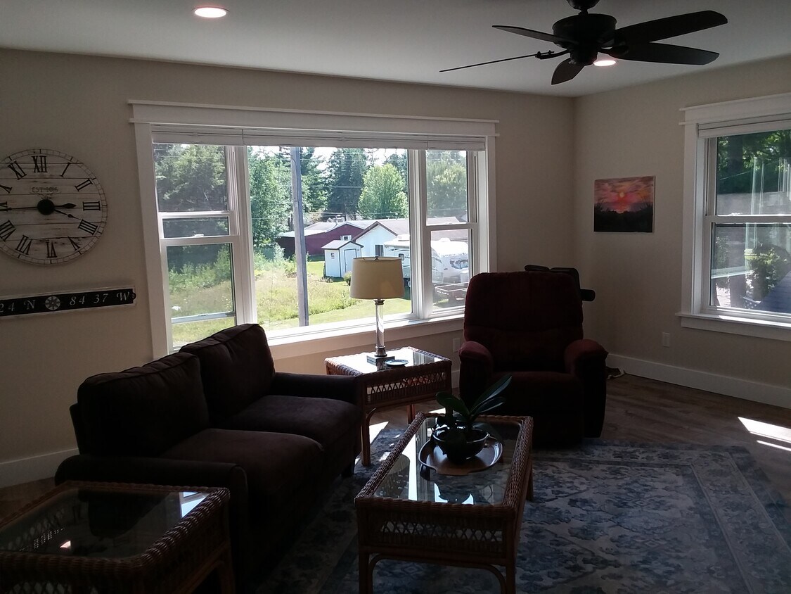 Foto principal - 6528 Holden Ave