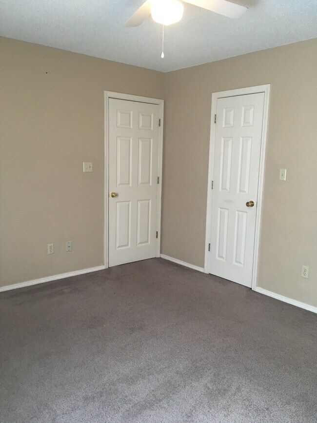 Foto del edificio - 503 Valley Dr