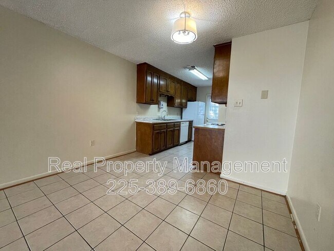 Foto del edificio - 10642 Stanley Aubin Ln