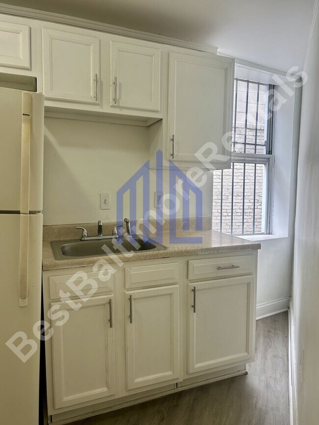 Foto del edificio - 2136 N Fulton Ave