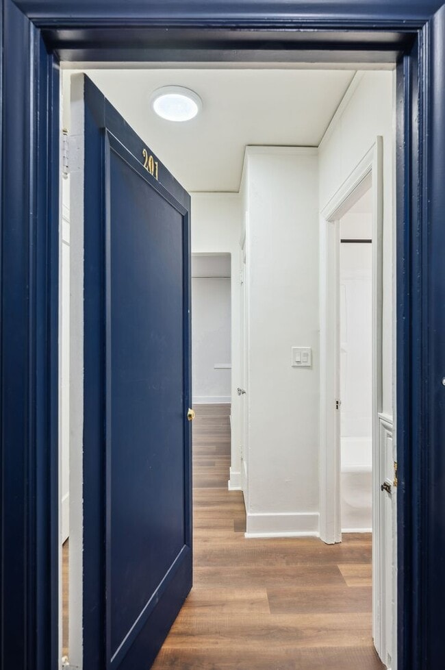Interior Photo - 5th & Mercer Apartments - Vintage Charm an...