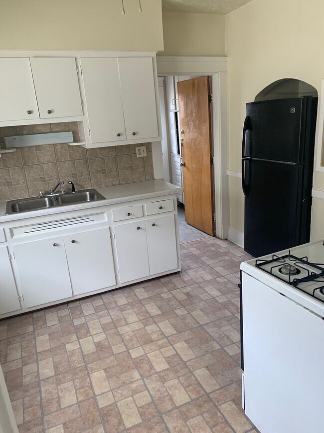 Building Photo - 3395- 3397 W. 100th