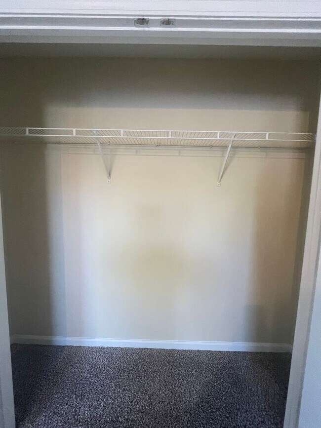 Building Photo - 17-1713 J&amp;S