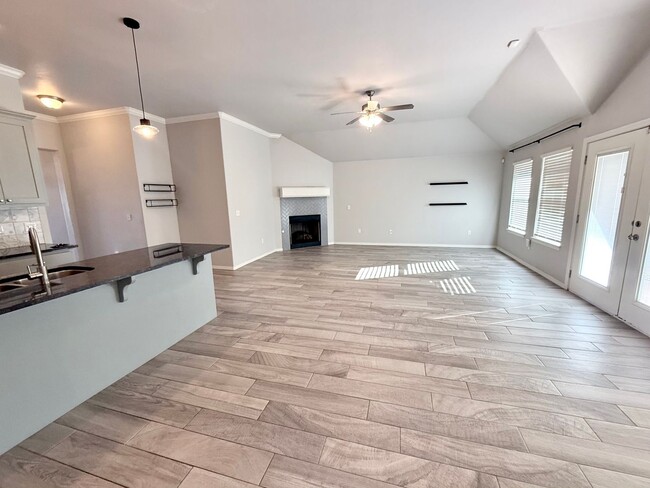 Foto del edificio - Beautiful 3BD 2BA w/ Bonus Room Located in Edmond's Falls at Vista Ln Addition!!