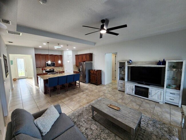 Foto del edificio - Beautiful Port Orange 4 Bedroom 2 Bathroom Pool Home