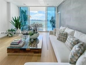 Building Photo - 2020 N Bayshore Dr