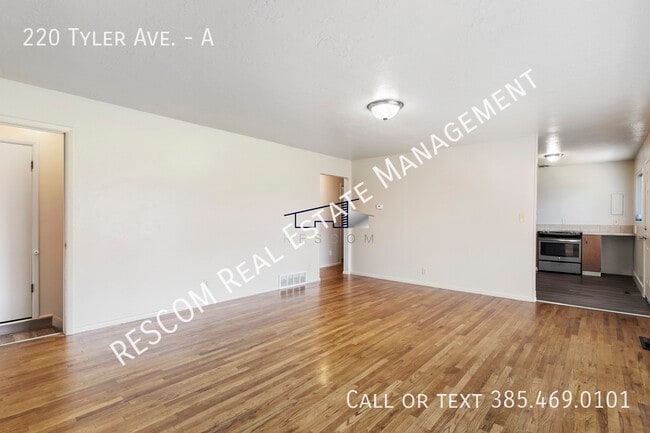 Foto del edificio - 220 Tyler Ave