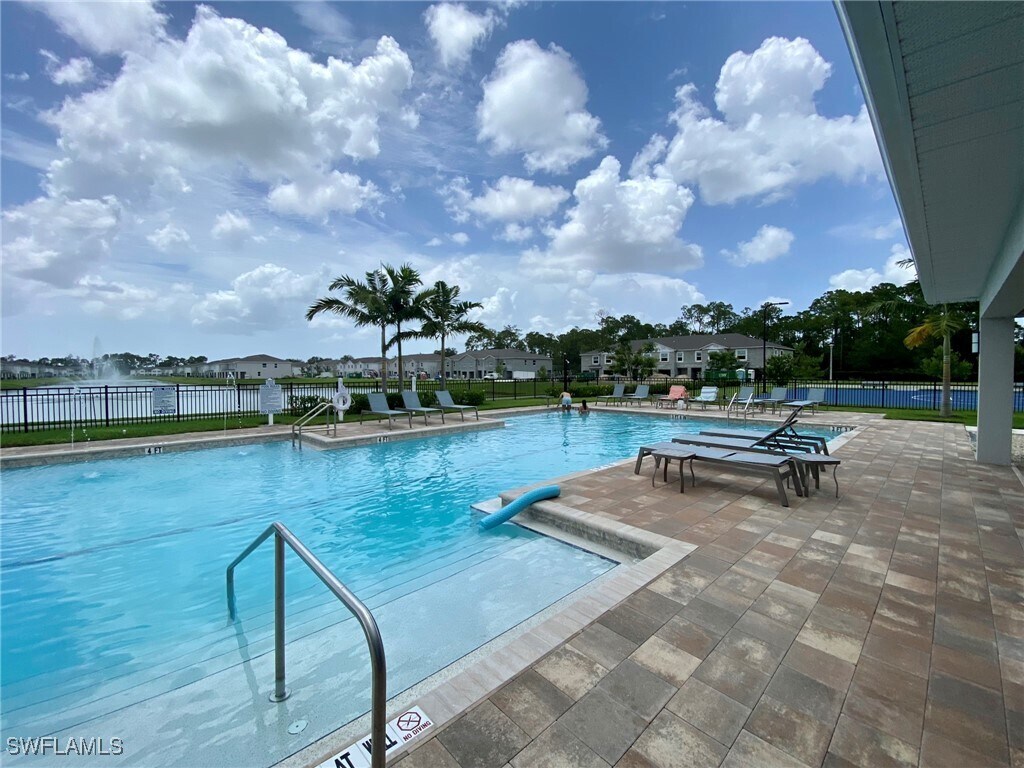 Foto del edificio - 15257 Wildflower Cir