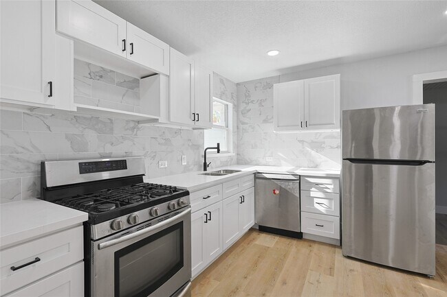 Foto del edificio - 6714 E Bayou Dr