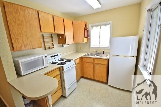 Building Photo - Spacious 1 Bedroom Holladay Apartment