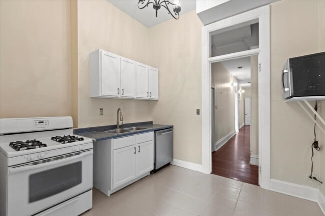 Building Photo - 229 Racine-2