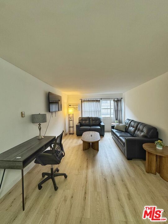Primary Photo - 1351 N Orange Dr
