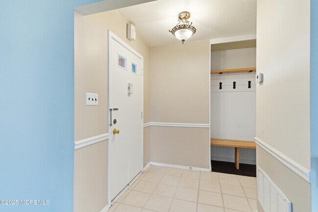 Building Photo - 52 Darley Cir