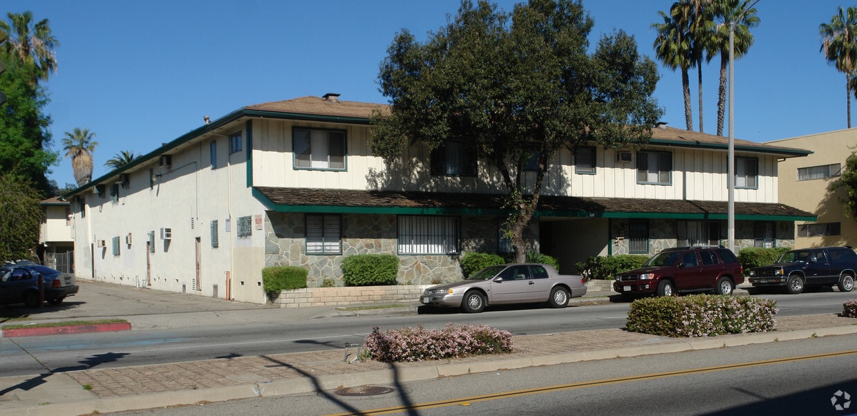 Building Photo - 389 N Los Robles