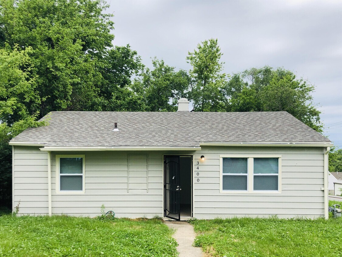 Primary Photo - 3400 Victoria Dr