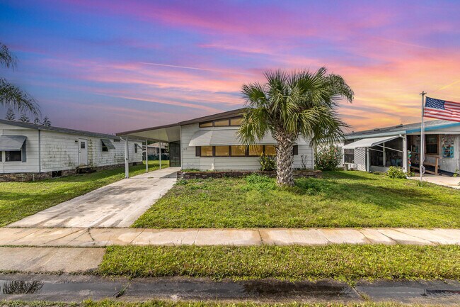 Building Photo - 1918 Sago Palm St NE