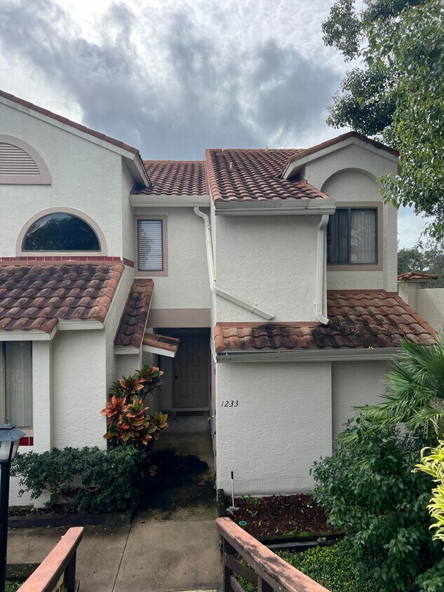 Primary Photo - 1233 Country Club Dr