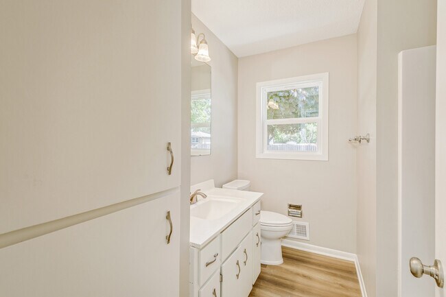 baño de la planta principal - 16376 Fishing Ave W