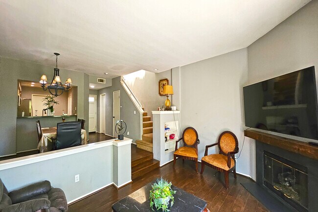 Foto del edificio - 24512 McBean Pky