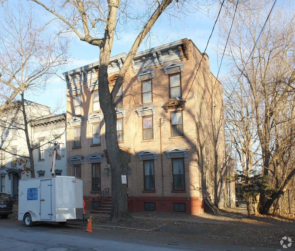 Primary Photo - 9 Union St