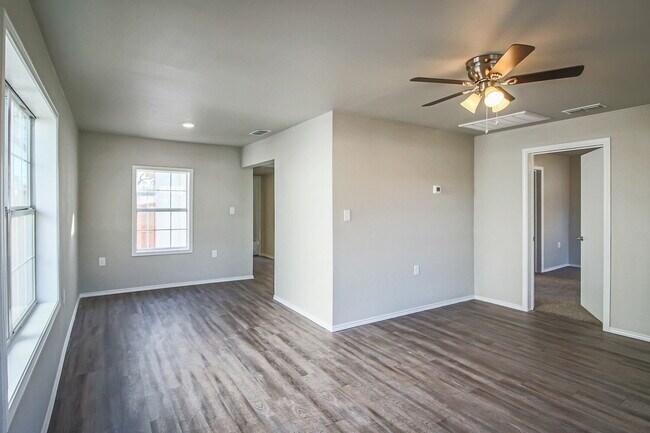 Foto del edificio - Remodeled 2 bedroom 2 bath