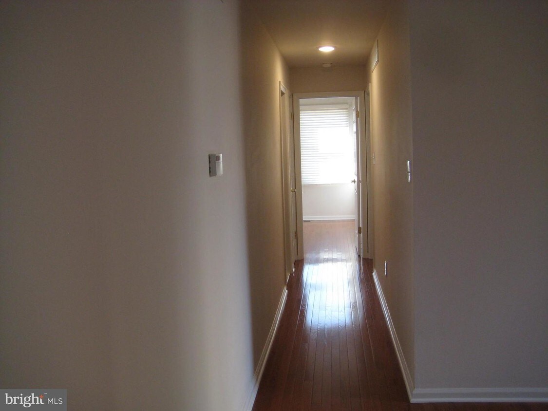 Primary Photo - 109 Hawthorne Ave