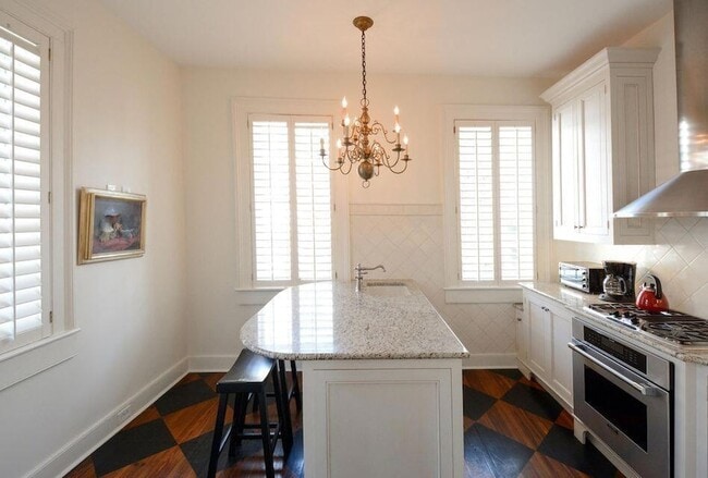 Photo - 61 Queen St House