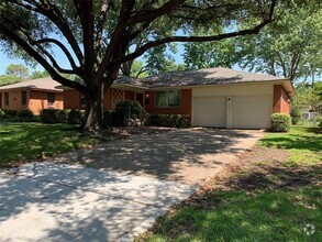 Building Photo - 2439 Dorrington Dr