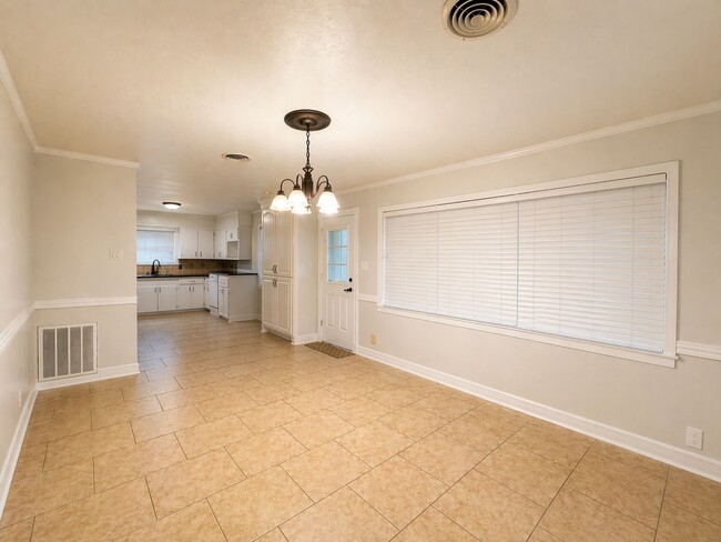 Foto del edificio - 6859 Roxbury Rd