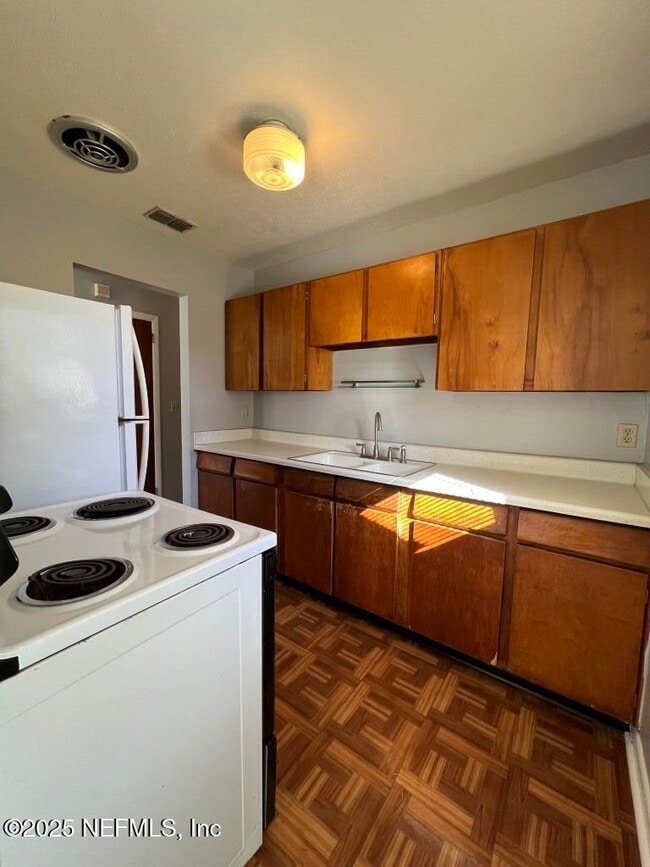 Building Photo - 8095 Lourdes Dr W