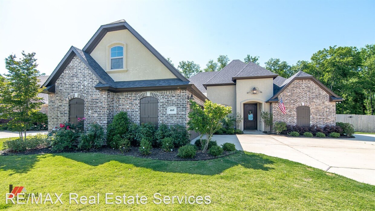 Primary Photo - 4 br, 2 bath House - 460 Long Acre Drive