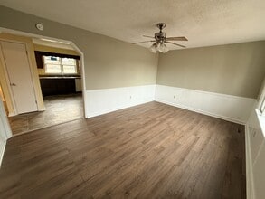 Building Photo - 608 Mt Pelia Rd