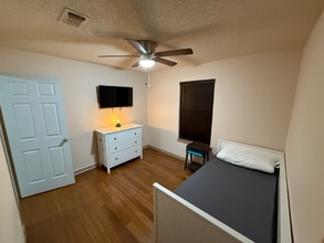 Building Photo - 6305 Courtside Dr