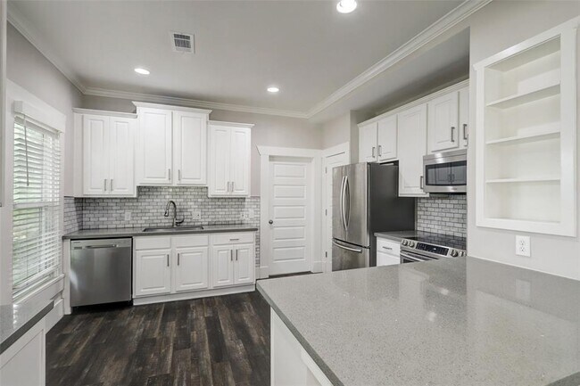 Foto del edificio - 2333 Lidstone St