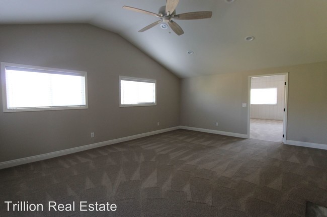 Building Photo - 1255 Via Encinos Dr
