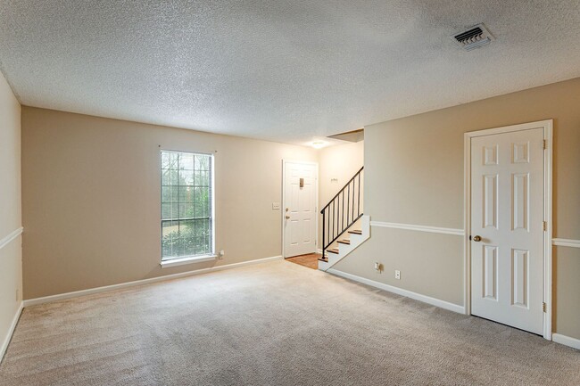 Building Photo - Smart 2 Bdrm / 1.5 Bath Brentwood Townhome...