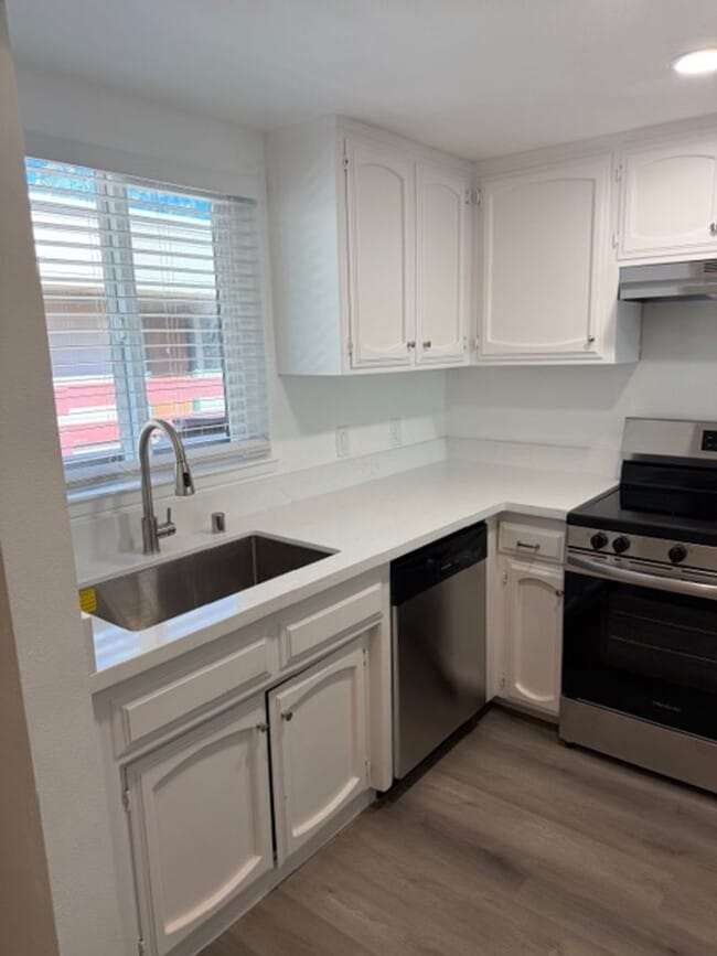 Building Photo - 680 Chorro St