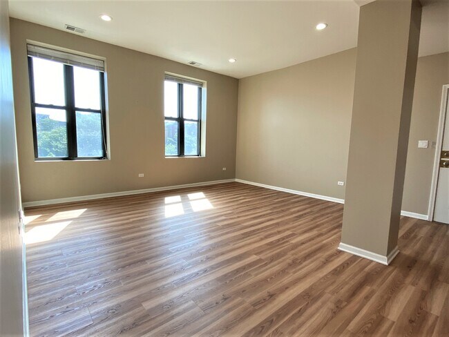 Foto del edificio - 3220 N Sheffield Ave