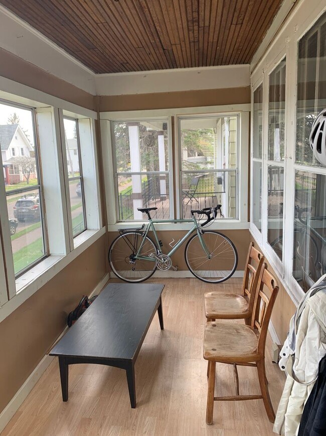 Foto del edificio - Duluth, MN - 3-bedroom - 2 bathroom - Sing...