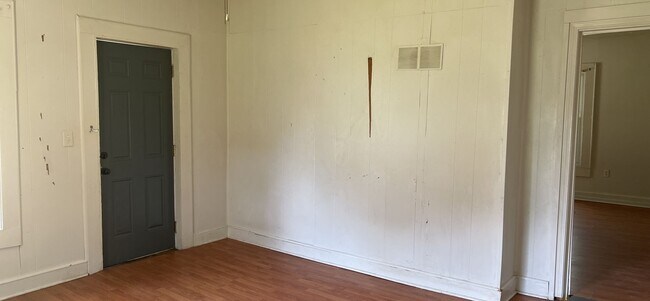 Foto del edificio - 3 bedroom 2 bath house