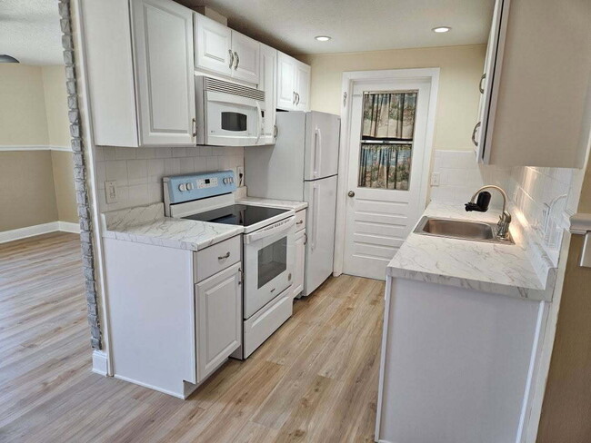 Building Photo - Charming 1-Bedroom, 1-Bathroom in 55+ Comm...