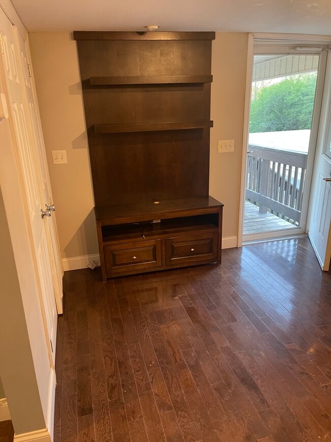 Building Photo - Brooks Street House - 1 bed 1 bath