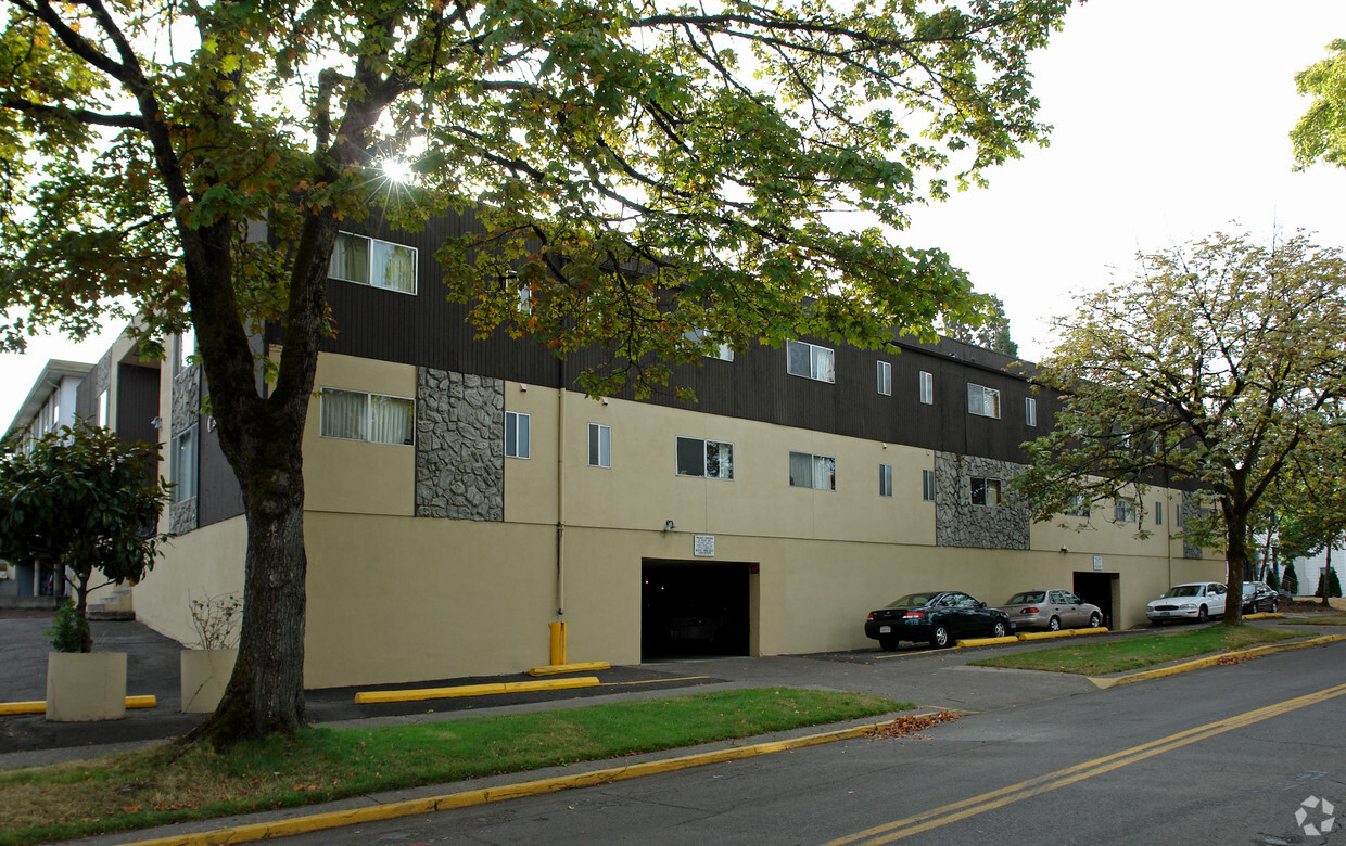 Building Photo - Camelot Apartments