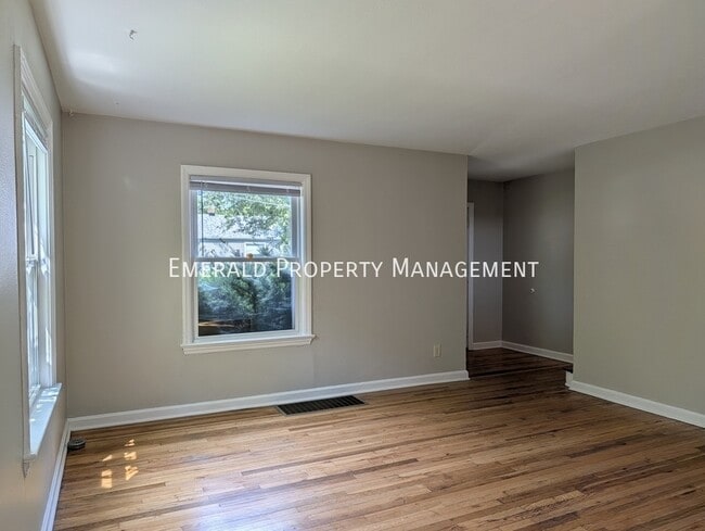Foto del edificio - 2215 Hecker Ave
