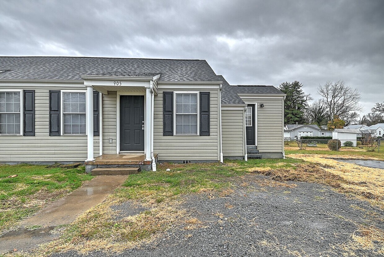 Primary Photo - 905 College Ave, Bristol, TN