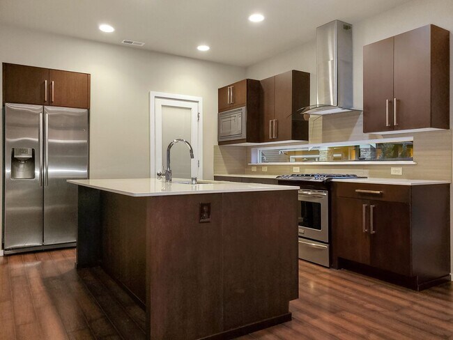 Luxury 2-Story house in private Cul de Sac - Luxury 2-Story house in private Cul de Sac