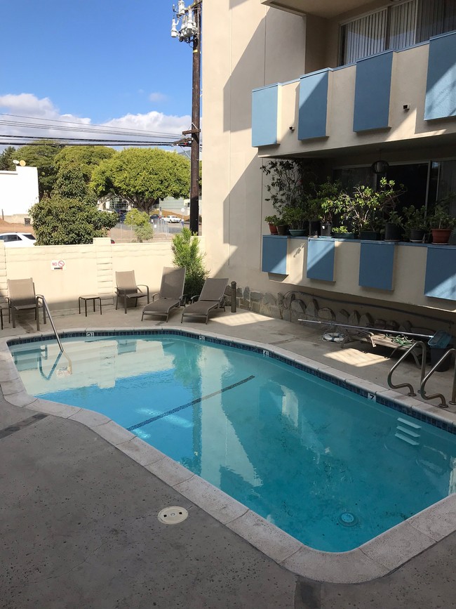 Foto del edificio - 1330 California Ave